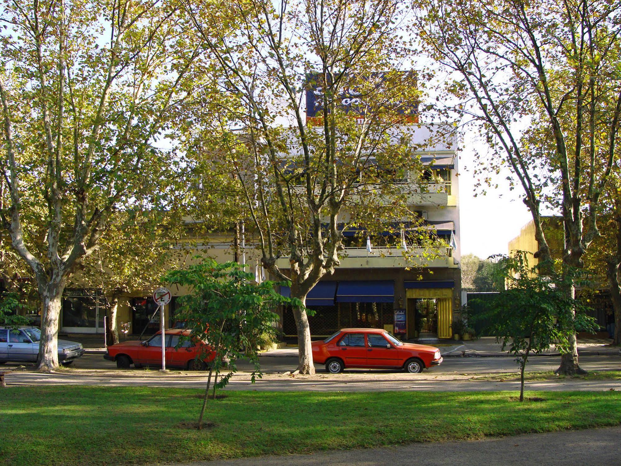 Hotel Aeropuerto Monte Grande Buitenkant foto