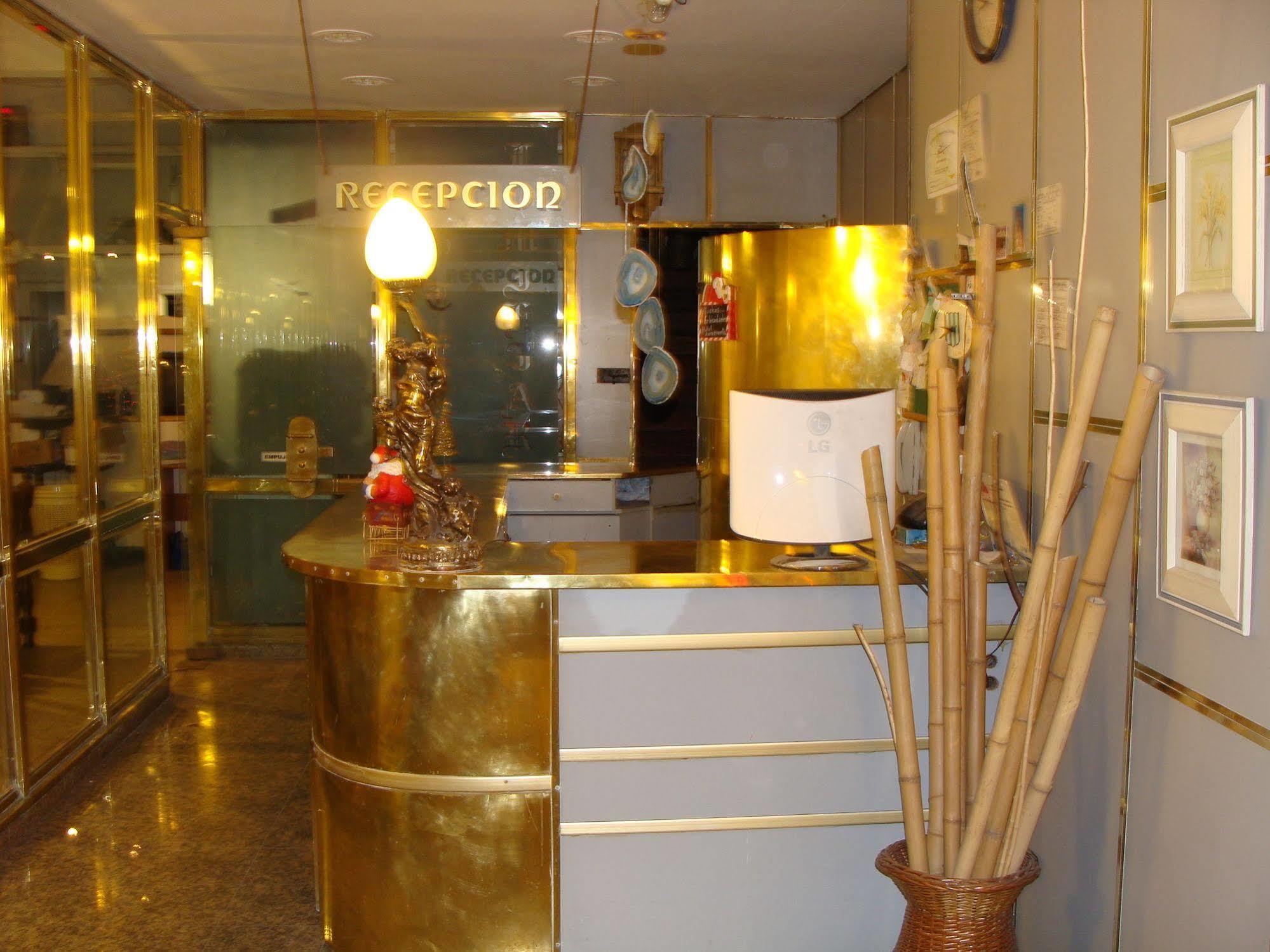 Hotel Aeropuerto Monte Grande Buitenkant foto
