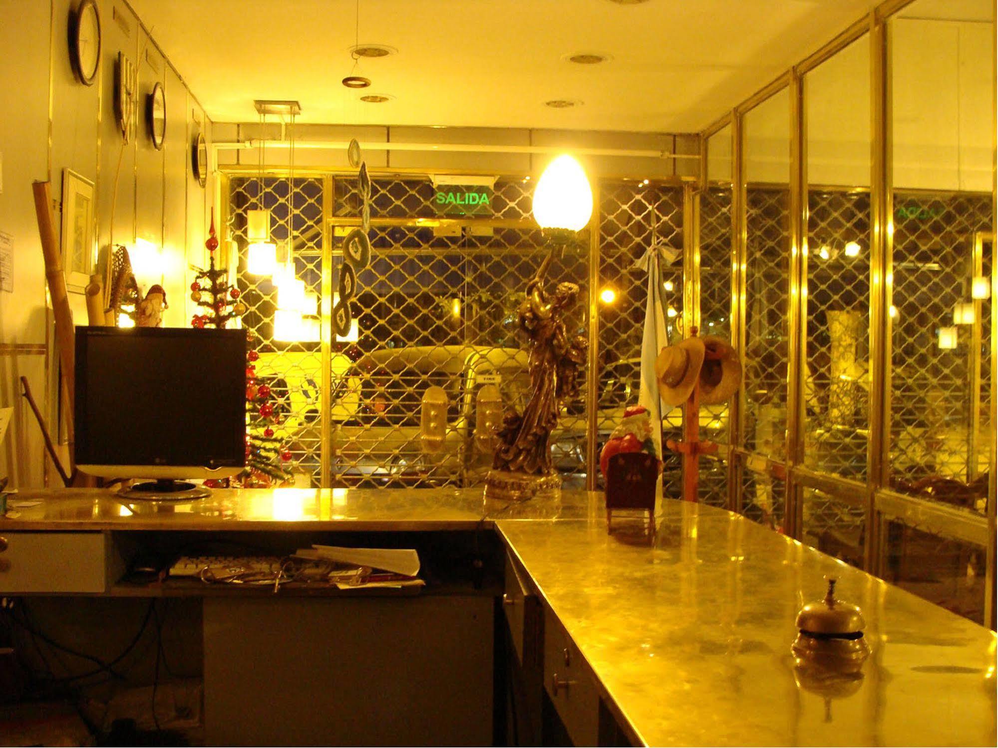 Hotel Aeropuerto Monte Grande Buitenkant foto